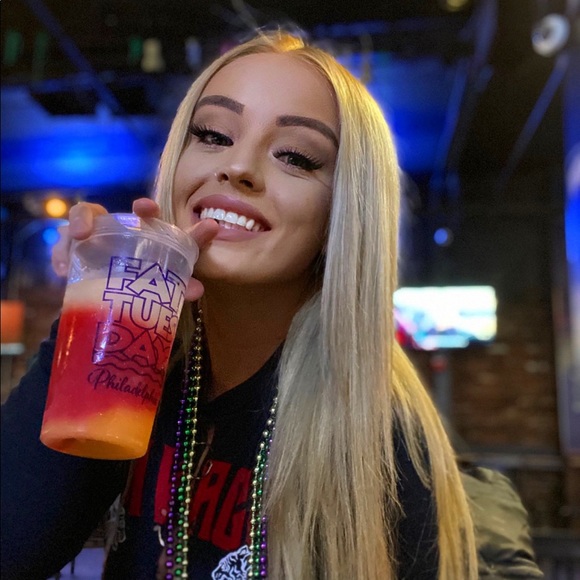 Meet your Posher, Gabriella - Picture 1 of 1